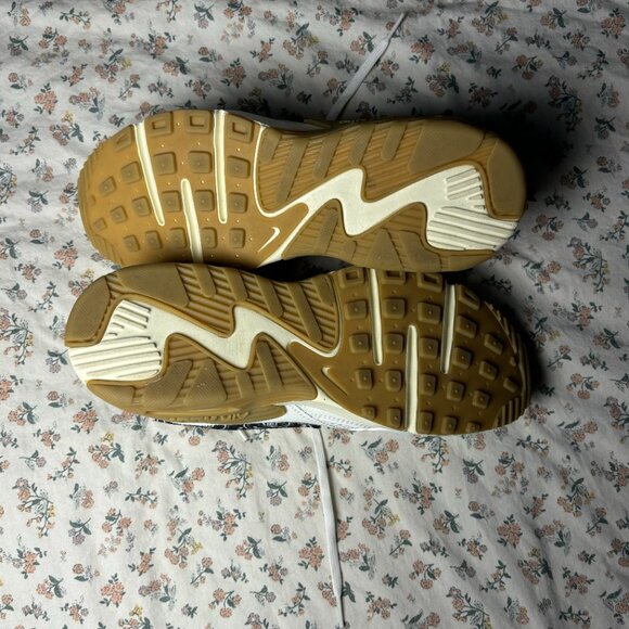 Nike Air Max Excee Sail Black Paisley Black and White Women’s 8.5 - Picture 4 of 5